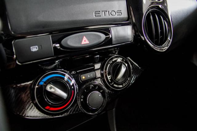 TOYOTA ETIOS HATCH X 13L AT 19/20 - Foto 8