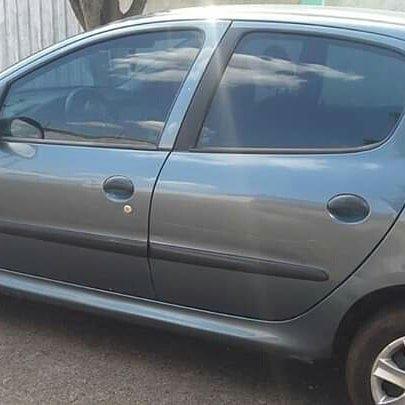 Vendo Peugeot 1.0precisar arrumar a chave de ceta - Foto 12