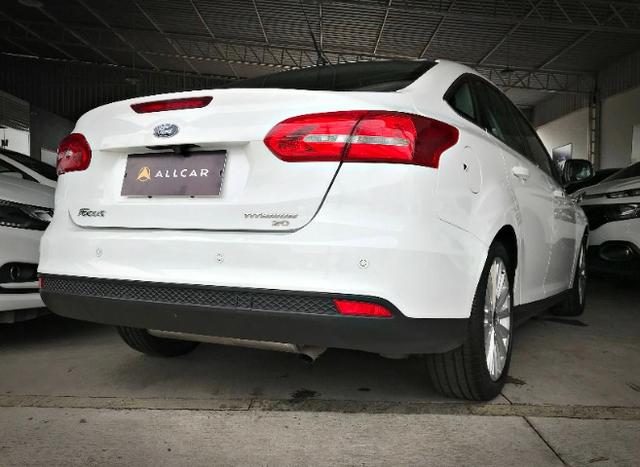 Ford Focus Titanium Fastback C/ Teto Solar 2.0. Branco 2016/2017 - Foto 4