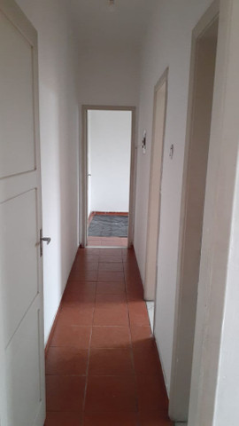 Alugo apartamento de 02 quartos em Quintino