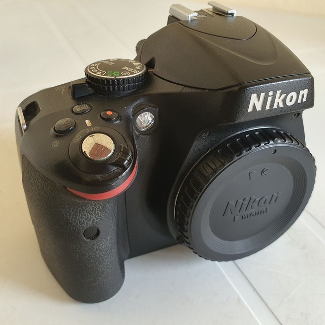 Câmera  D5100 - Lnte 18-55 (somente foco manual) - Muito conservada - 32 mil cliques