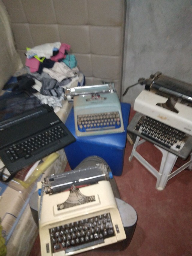 Vende ser 3 máquinas de escrever 