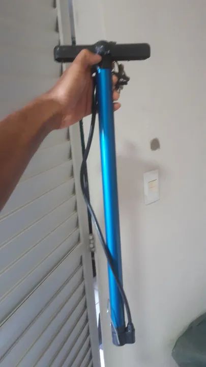 Bomba bicicleta grande com adaptadores - Já é o menor preço
