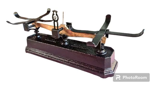 balança antiga de ferro e bronze força 40 quilos - Foto 2
