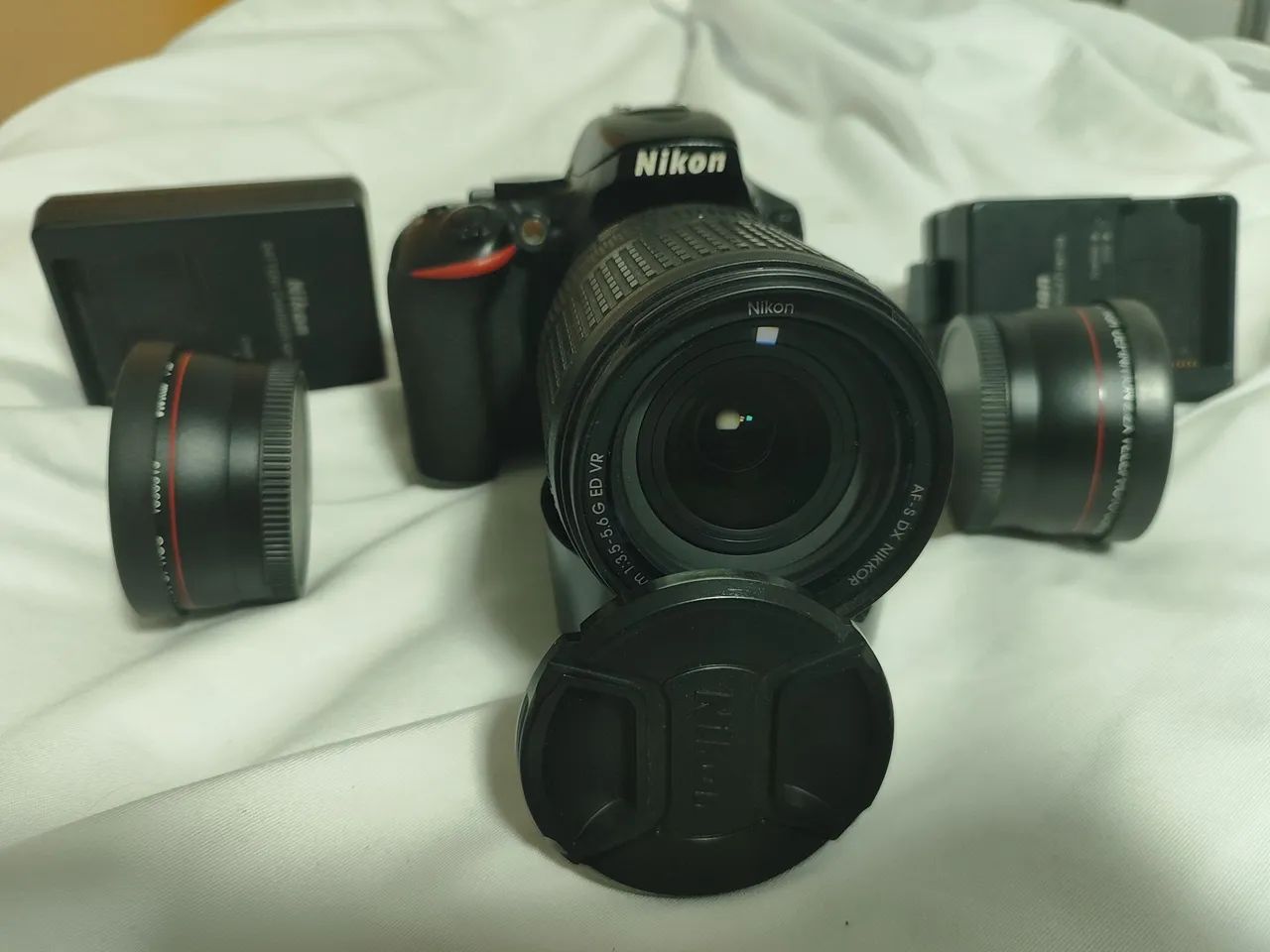 Câmera DSLR Nikon D5600 com lente Nikkor 18-140 e brindes !