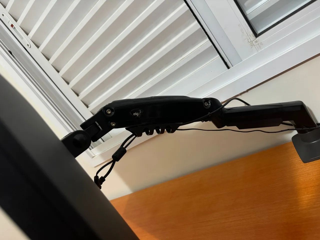 Monitor LG 27 polegadas + braço articulado - Foto 3