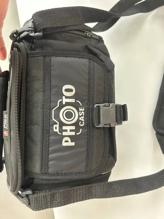 Bolsa para câmera DSLR - Preta com Interior Vermelho - Foto 3