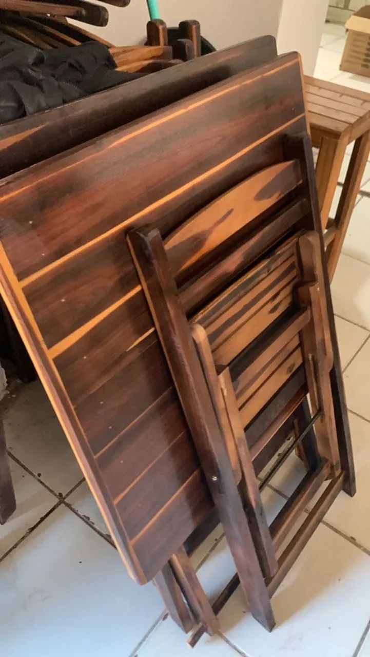 Conjunto de mesa e cadeiras de madeira dobráveis - Foto 3