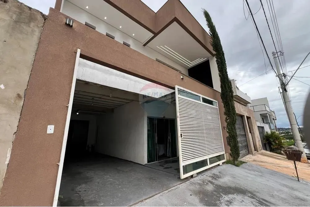 Sobrado dos Sonhos à Venda Guará II, QE 50 Conjunto M