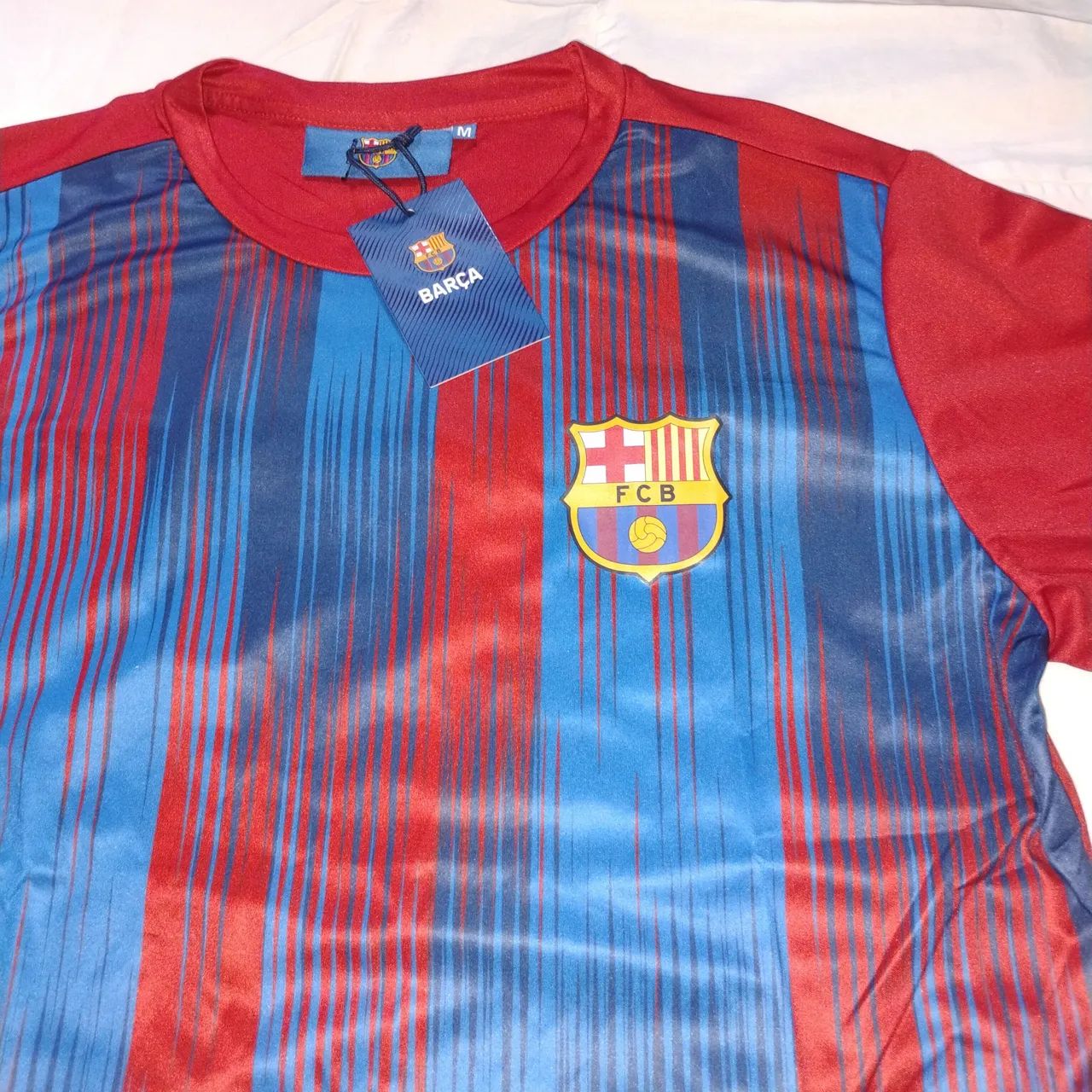 Camiseta Barcelona - Vermelha e Azul - Foto 2