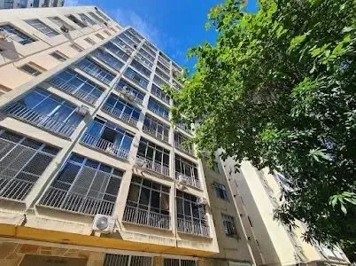 Quarto e sala de fundos em Botafogo