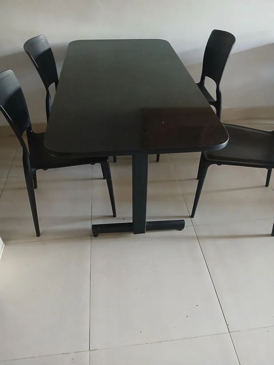 Mesas em granito cor preta com 1.40 x70 com base em ferro  cada 600 reais - Foto 4