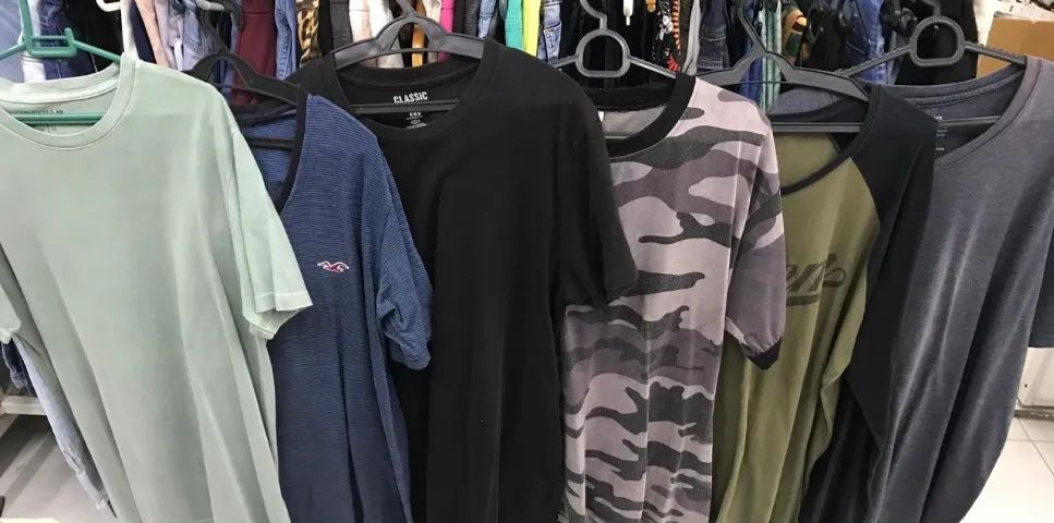 Frete Grátis. Kit com 5 camisetas tamanho M seminovas