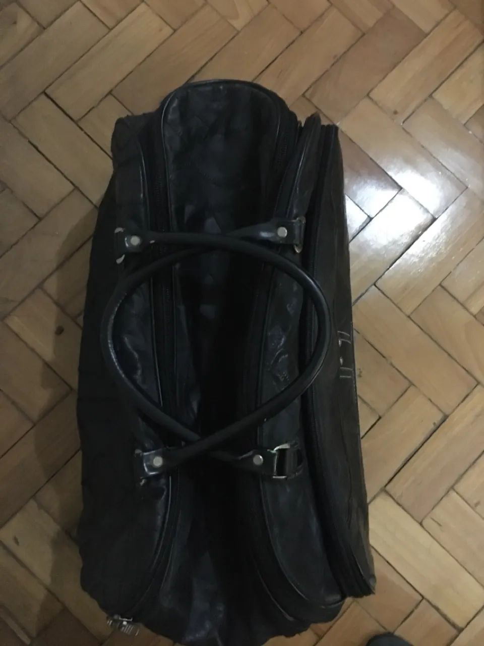 Bolsa de viagem preta em couro legitimo - Foto 2