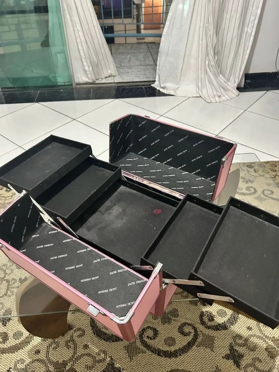 Maleta de Maquiagem Rosa em perfeitas condições  - Foto 2