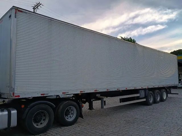 Carreta Fachini 30 paletes com pneus 