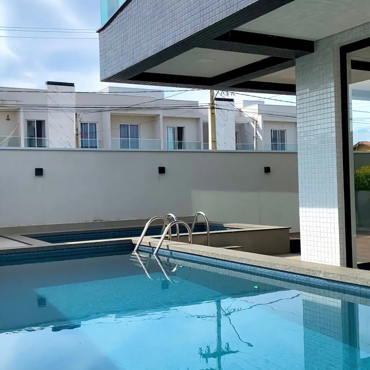 Pronto para morar, 2 quartos, sendo 1 suíte, sacada com churrasqueira, piscina, parcelamen - Foto 5