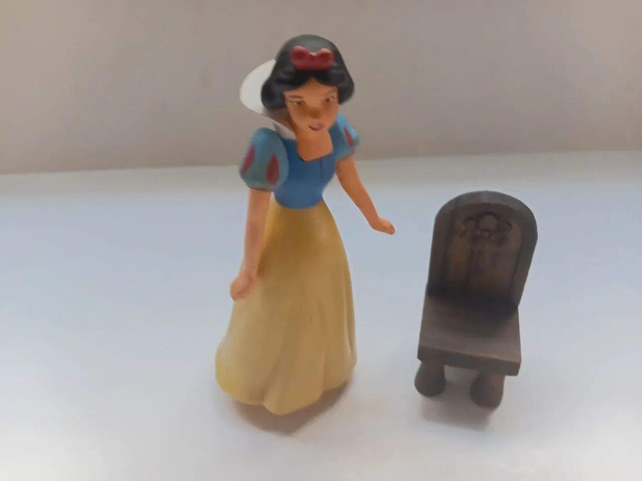 Boneca branca de neve com cadeirinha - Foto 2