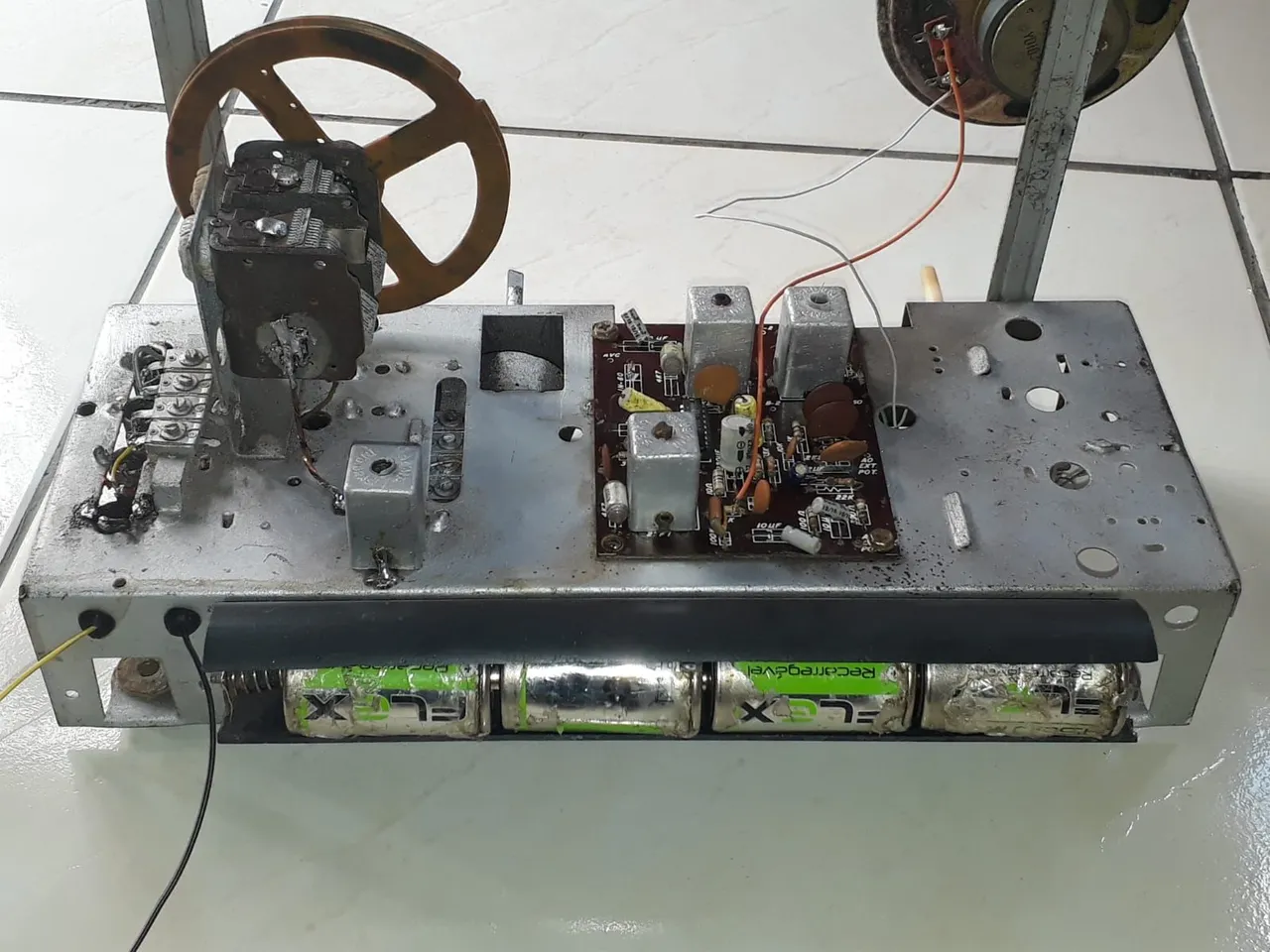 Rádio antigo Semp só o chassis funcionando