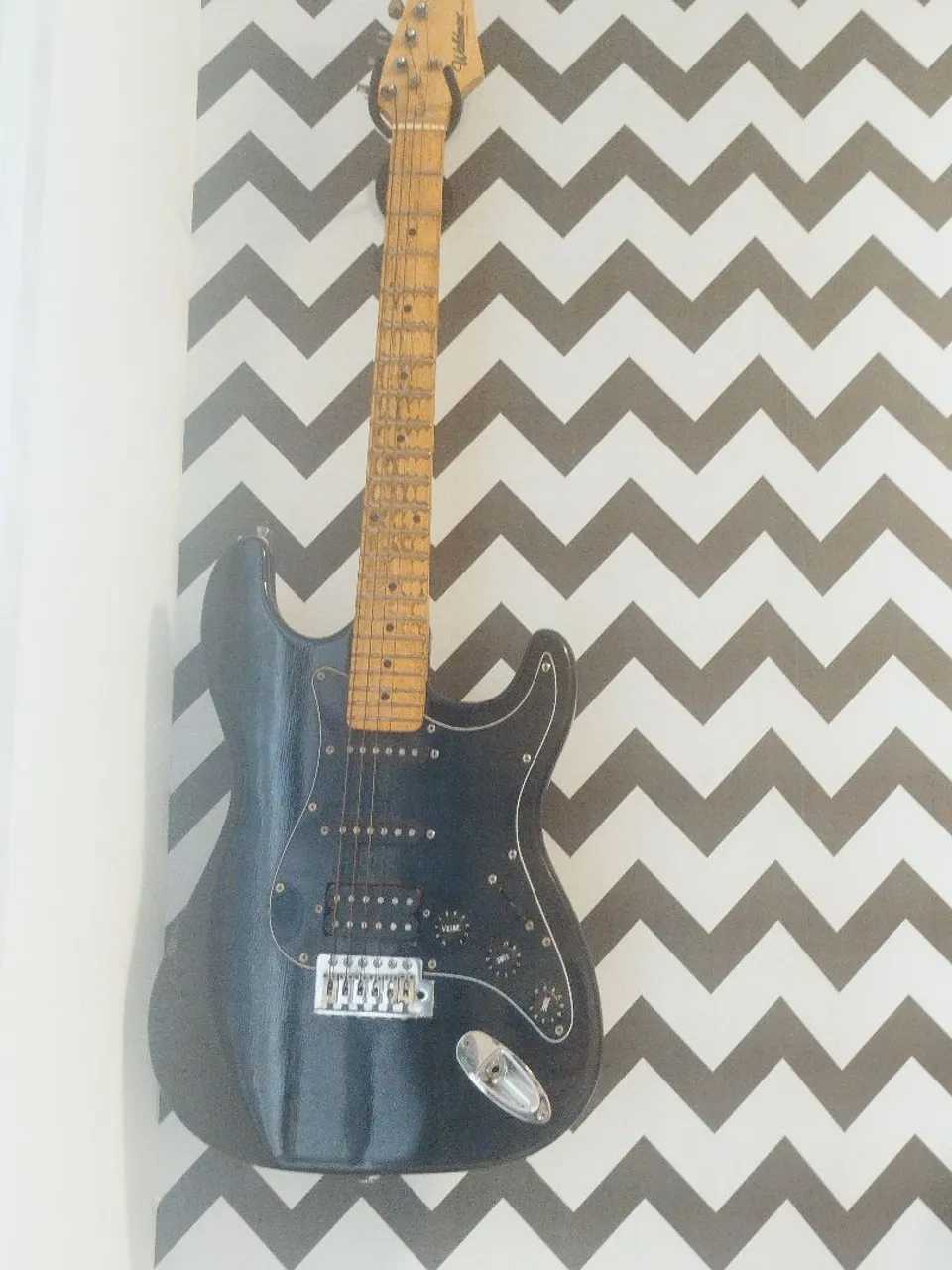Guitarra wadman preta
