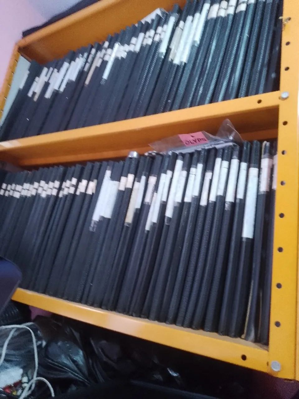 modulos de aço na parede, com 300 pasta catalogo com partituras de piano; - Foto 4