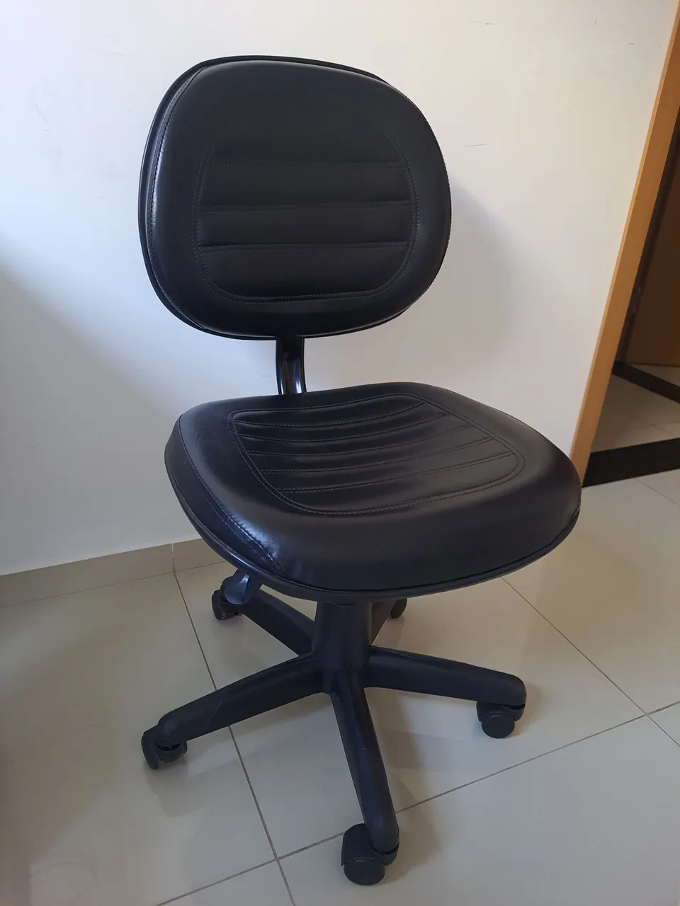 Cadeira de Escritório Giratória com Rodinhas