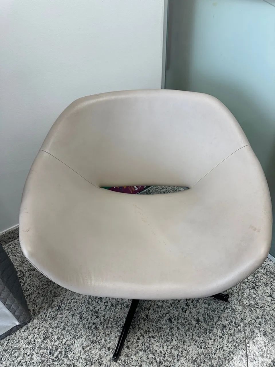 Poltrona Giratória Confortável e Moderna