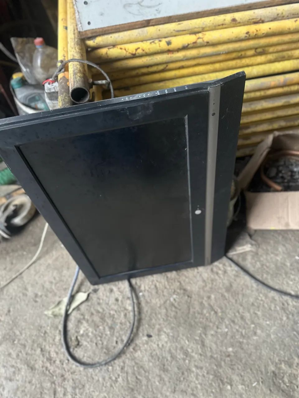  Tv LG 26LC2R com defeito não tem base não tem controle  - Foto 5