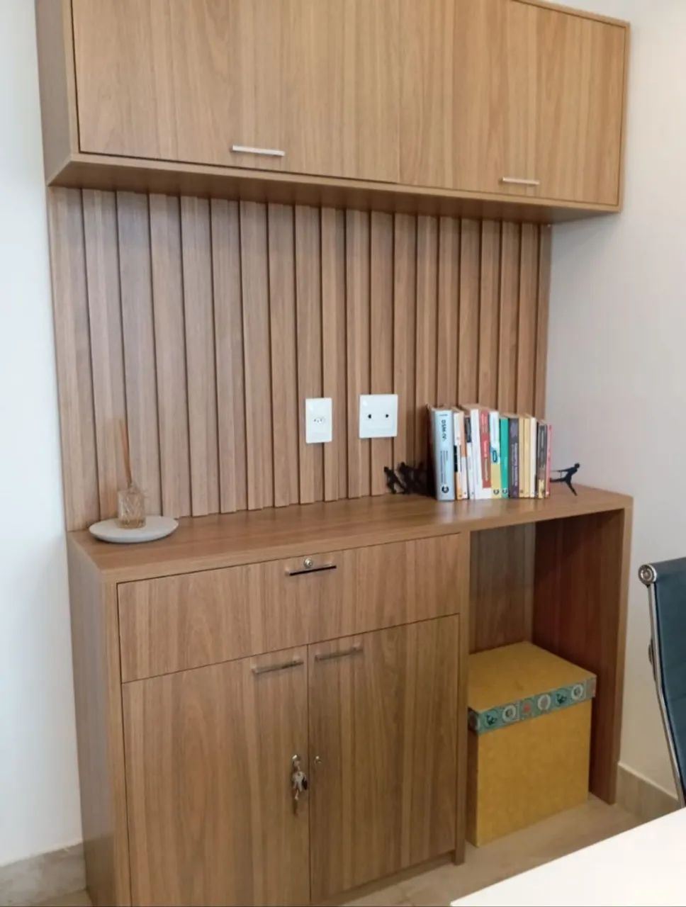 Armário com painel