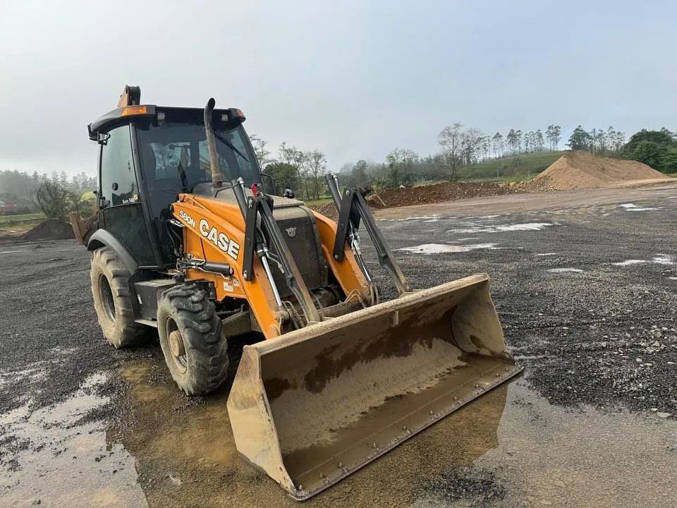 PÁ CARREGADEIRA CASE