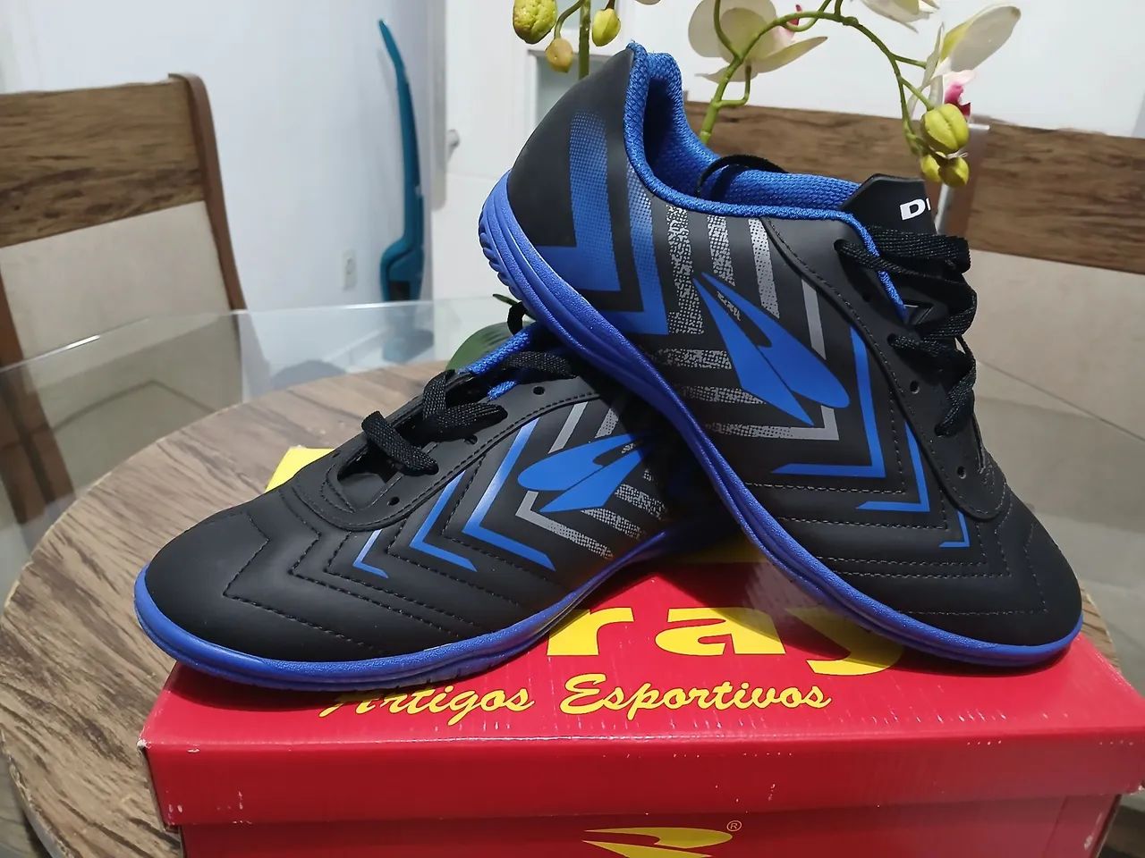 Chuteira de salão nova 