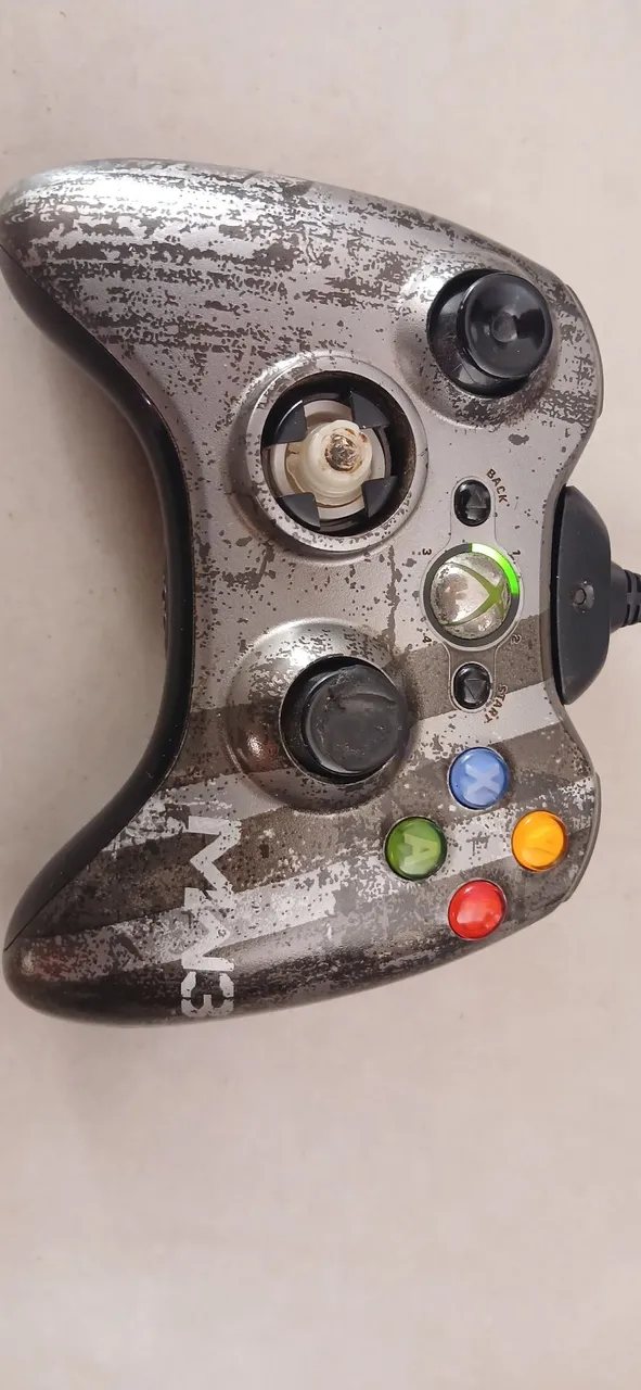 Controle Xbox 360 edição call of duty - com funciona porém precisa de reparos