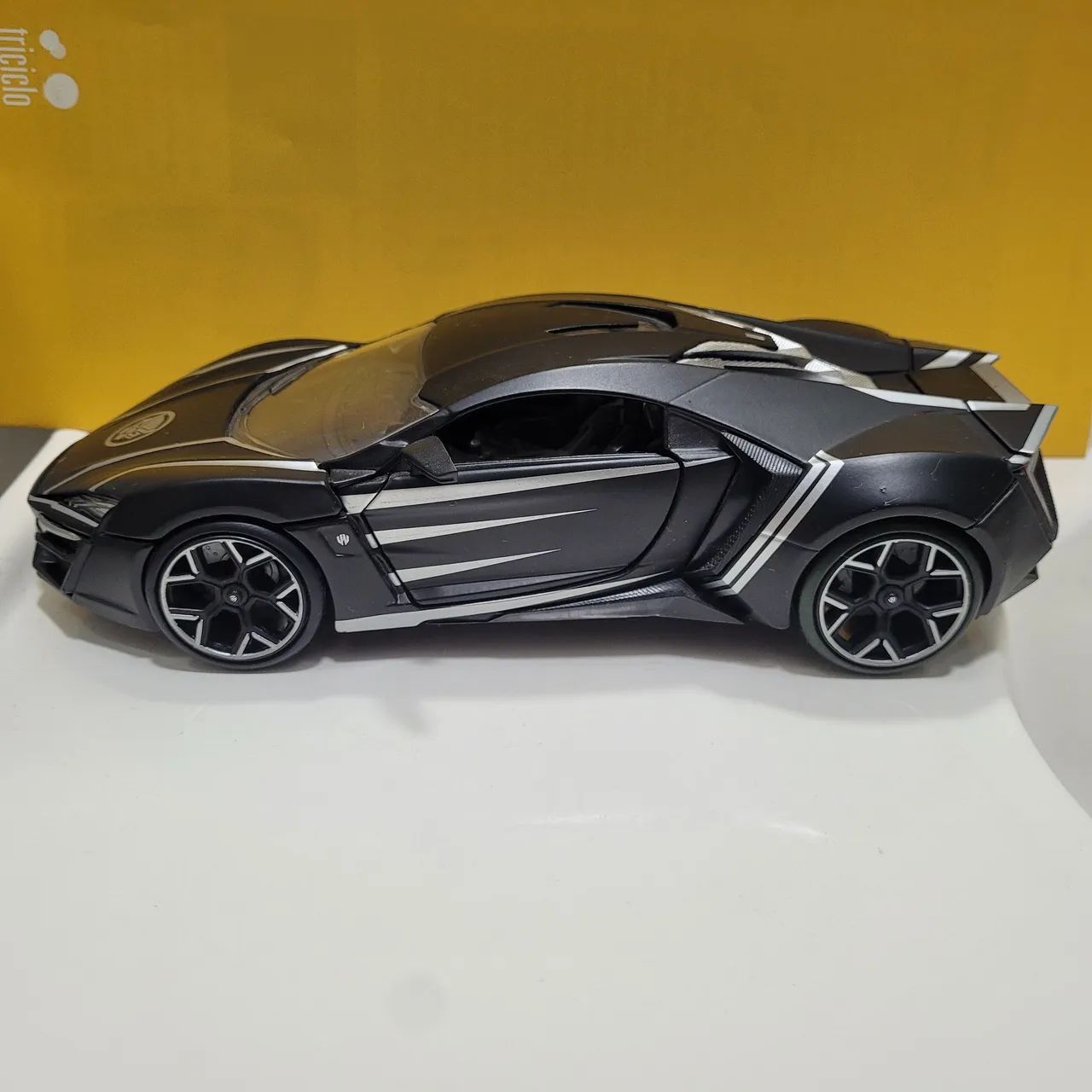 Miniatura carro pantera negra lykan - Foto 4