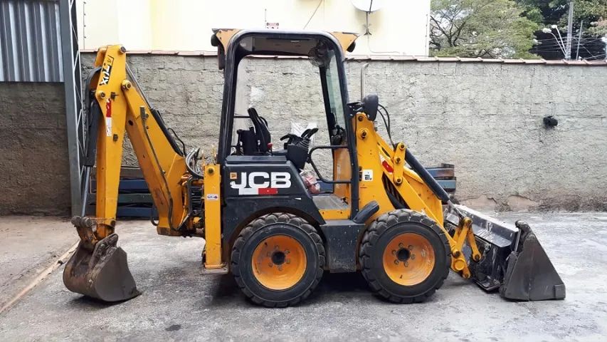  MINI RETROESCAVADEIRA JCB 1CX Ano 2013 - Foto 3