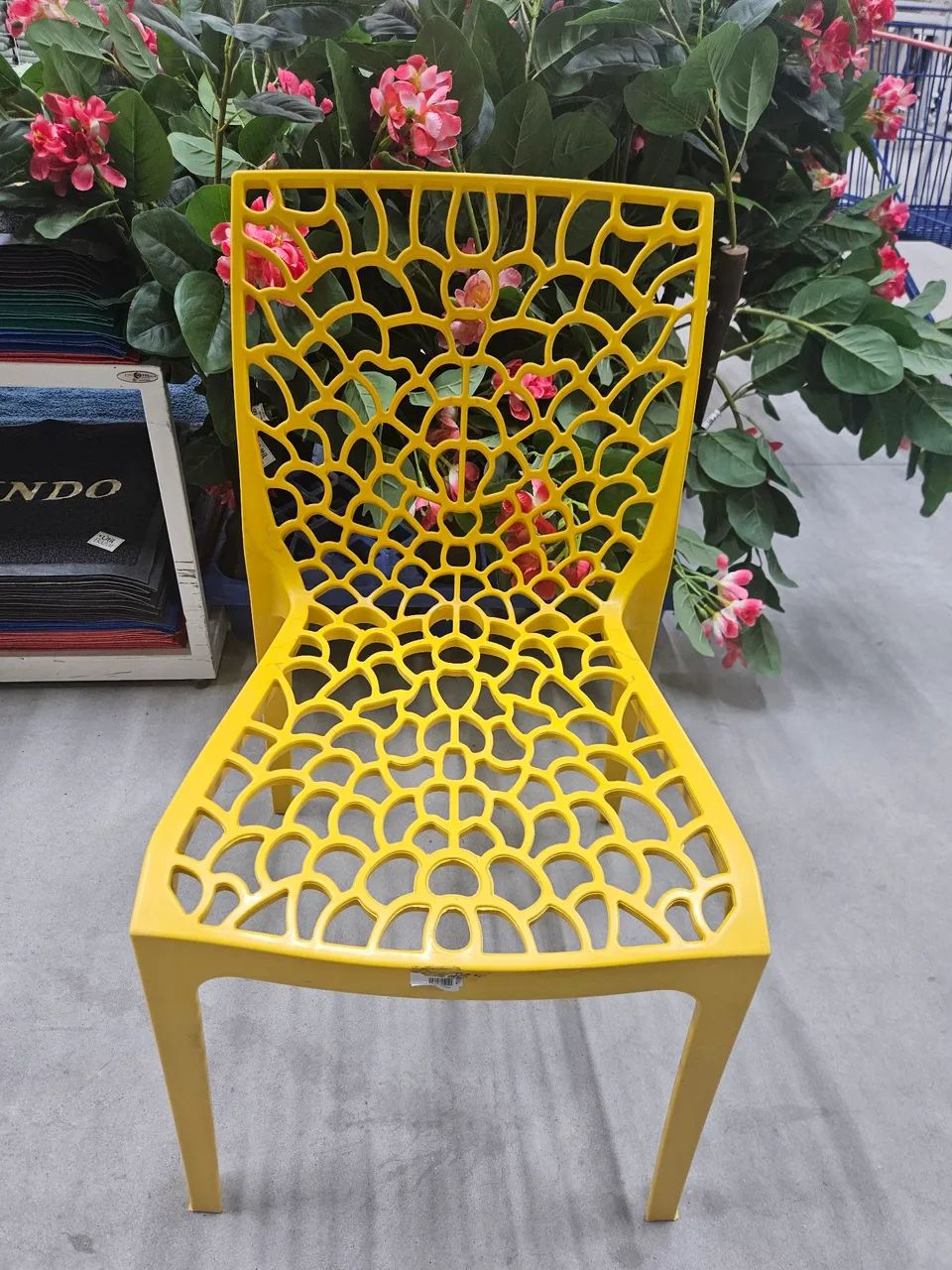 Cadeira Amarela Design Moderno - Conforto e Estilo! - Foto 5