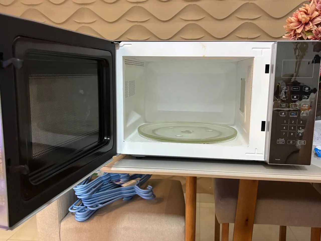 Micro-ondas Philco, semi novo 