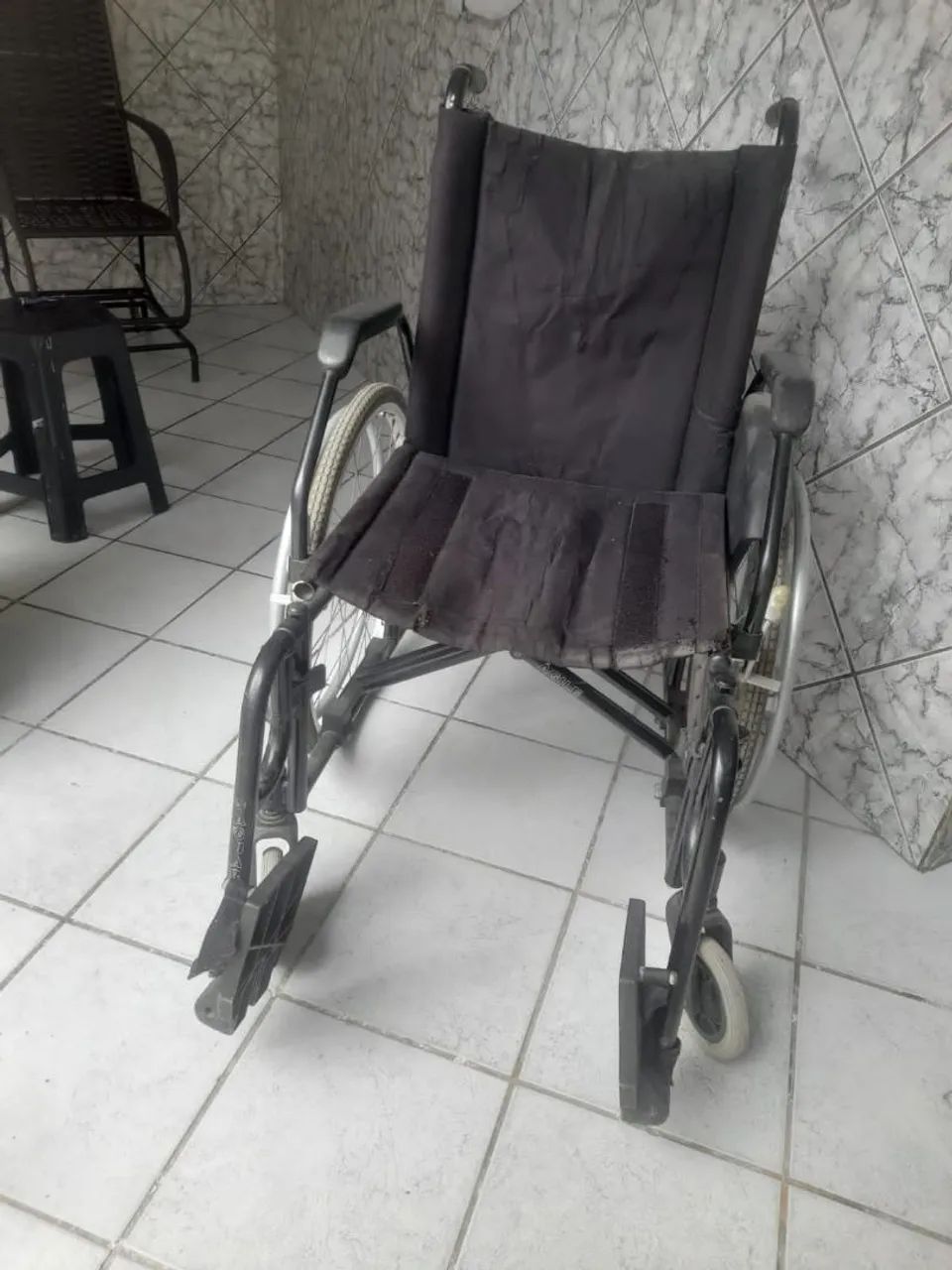 Cadeira de Rodas Usada - Foto 4