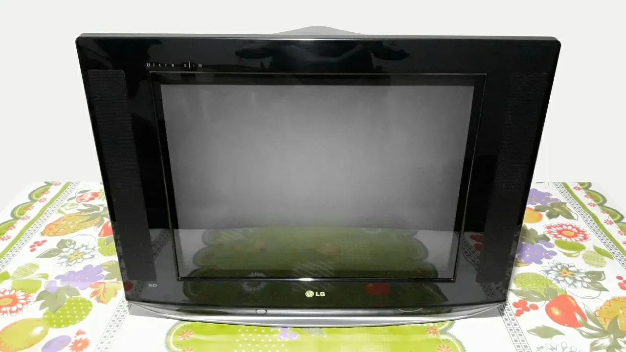 "tv de tubo" - TVs no Brasil