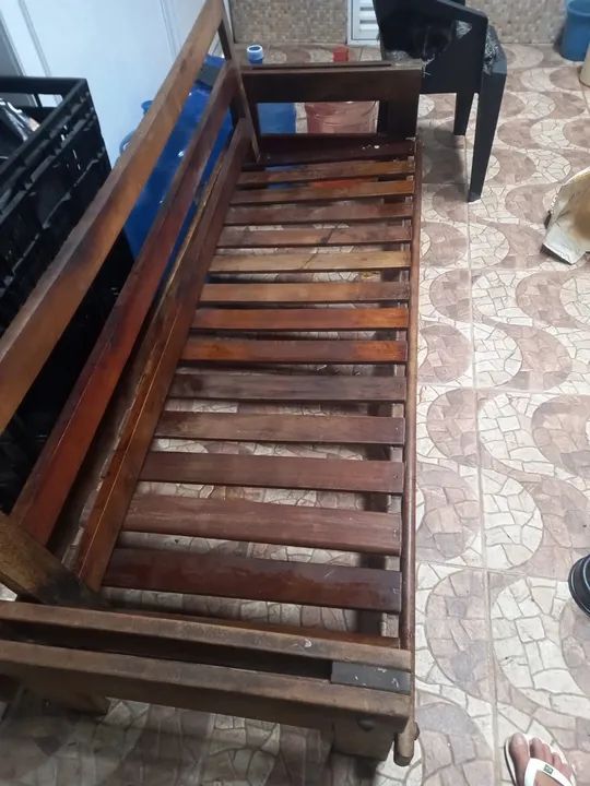 Sofá de madeira maciça  - Foto 2