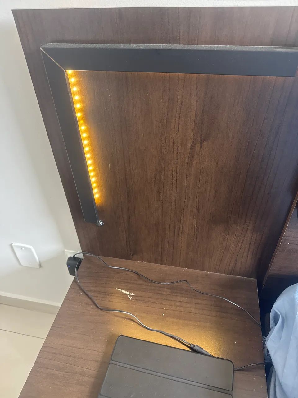 Bed headboard64363742606338122