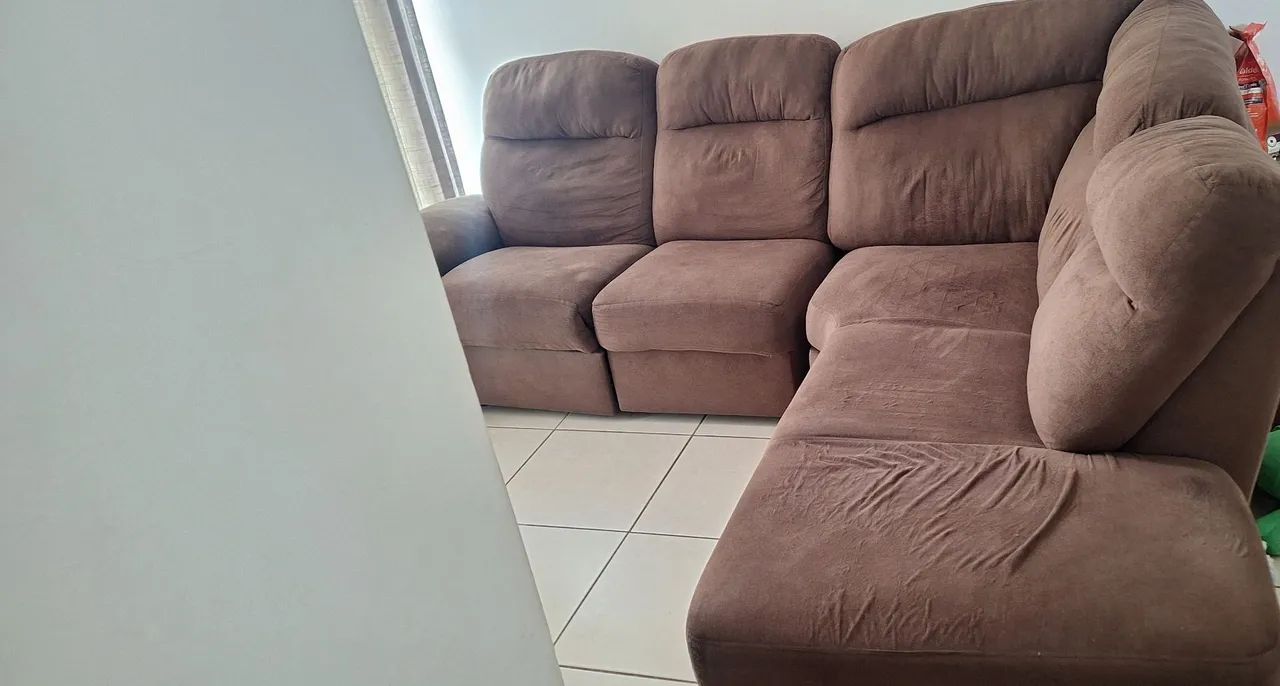 Sofá de Canto com poltrona em Suede Marrom