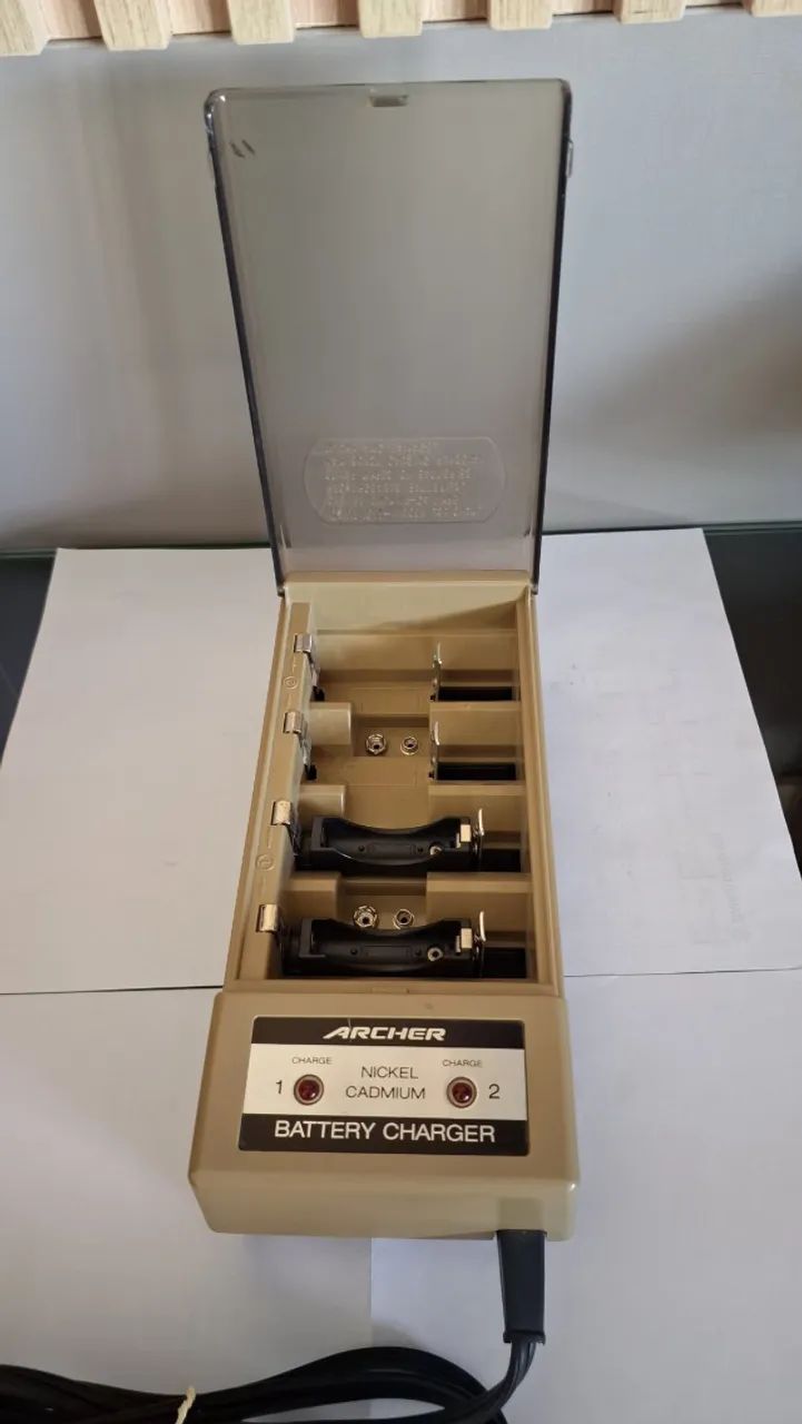 Carregador de pilhas PREMIUM Radio Shack