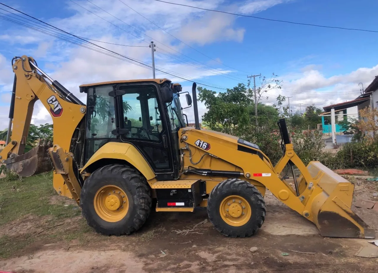 Retroescavadeira Caterpillar 416 ano 2023