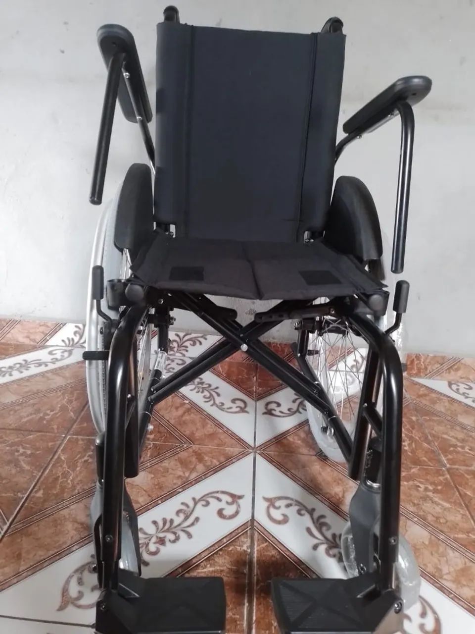 Cadeira de Rodas Confortável e Durável - Foto 3