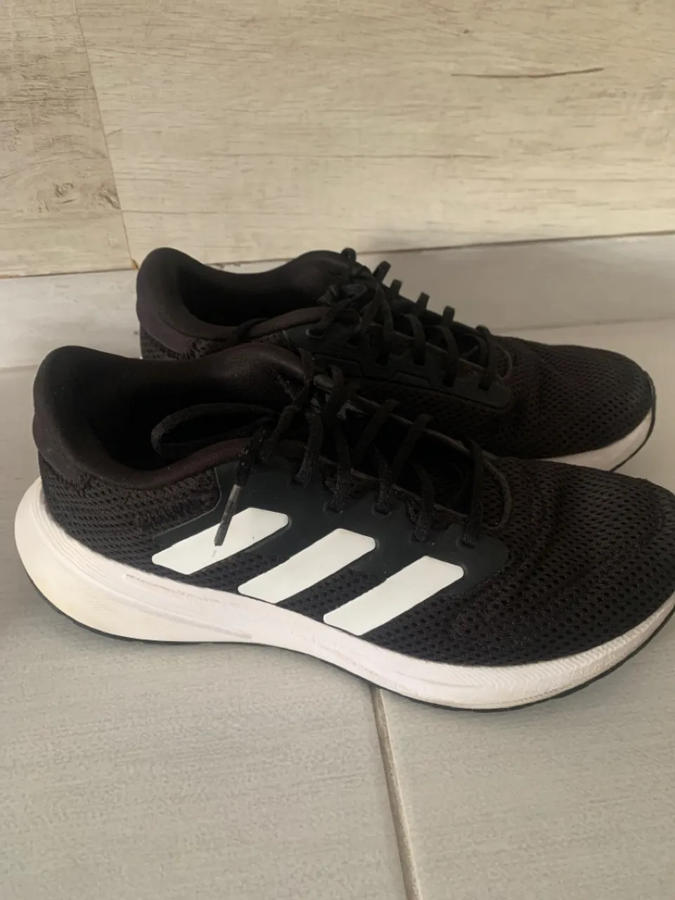 Tênis Adidas Preto com Branco
