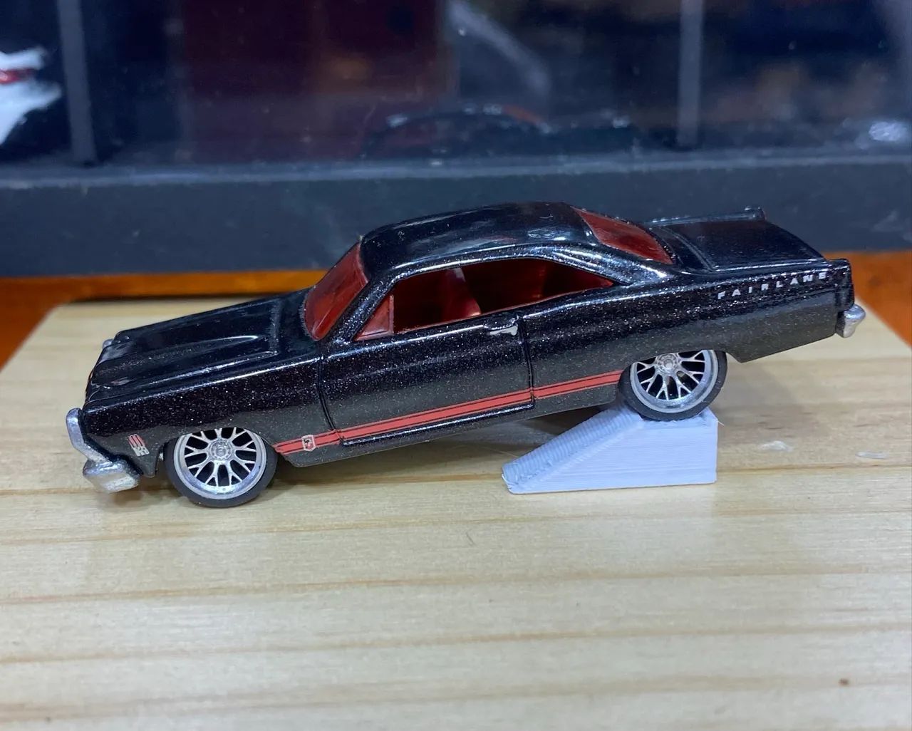 Hotwheels Ford Fairlane GT com rodas Customizadas - Foto 2