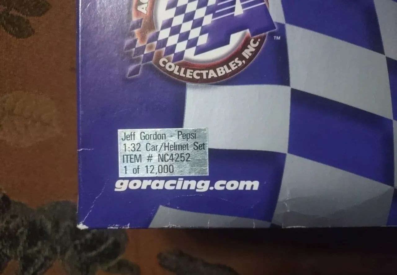 Miniatura Jeff Gordon com Capacete edição Limitada escala 1:32 - Foto 2