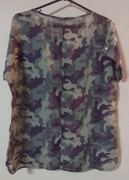 Blusa  exercito  - manga curta  - seda - ESMERAL  - 036 - tam M- 44 Busto 112 cm  Cintura  - Foto 2
