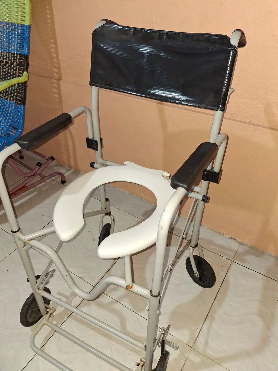 Cadeira de Banho com Rodas64596142568577124