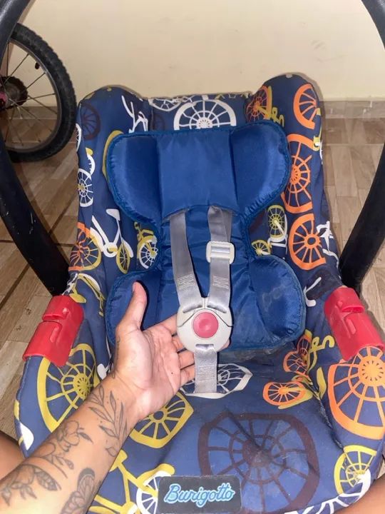 Carrinho e bebê conforto Semi novo - Foto 4